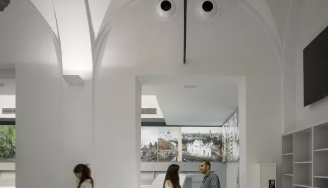 HIMACS: Redesign of the Tourist Office at Plaza Mayor in Madrid