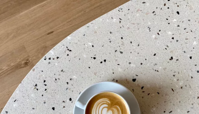 Un tocco italiano con HIMACS Terrazzo per il café bar 1841 di Glasgow