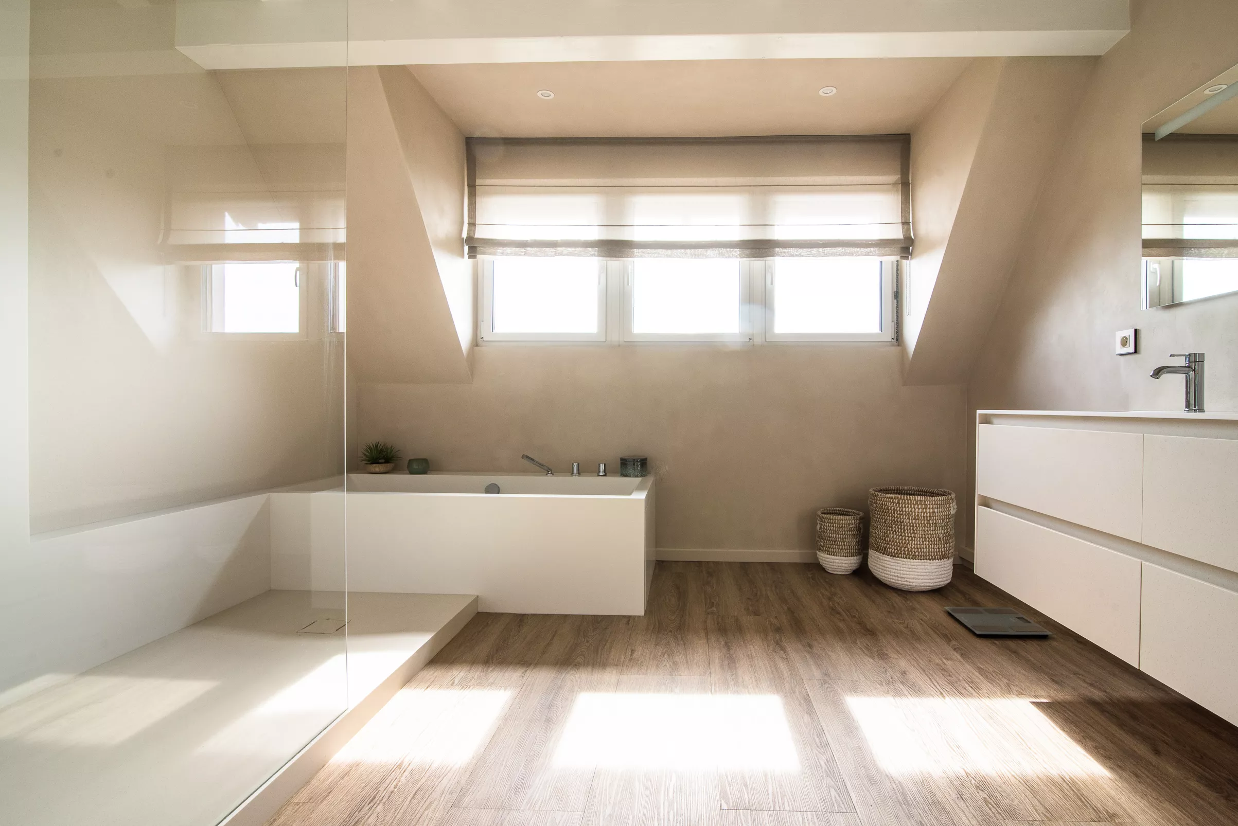 A refined bathroom in HIMACS exuding harmony and serenity