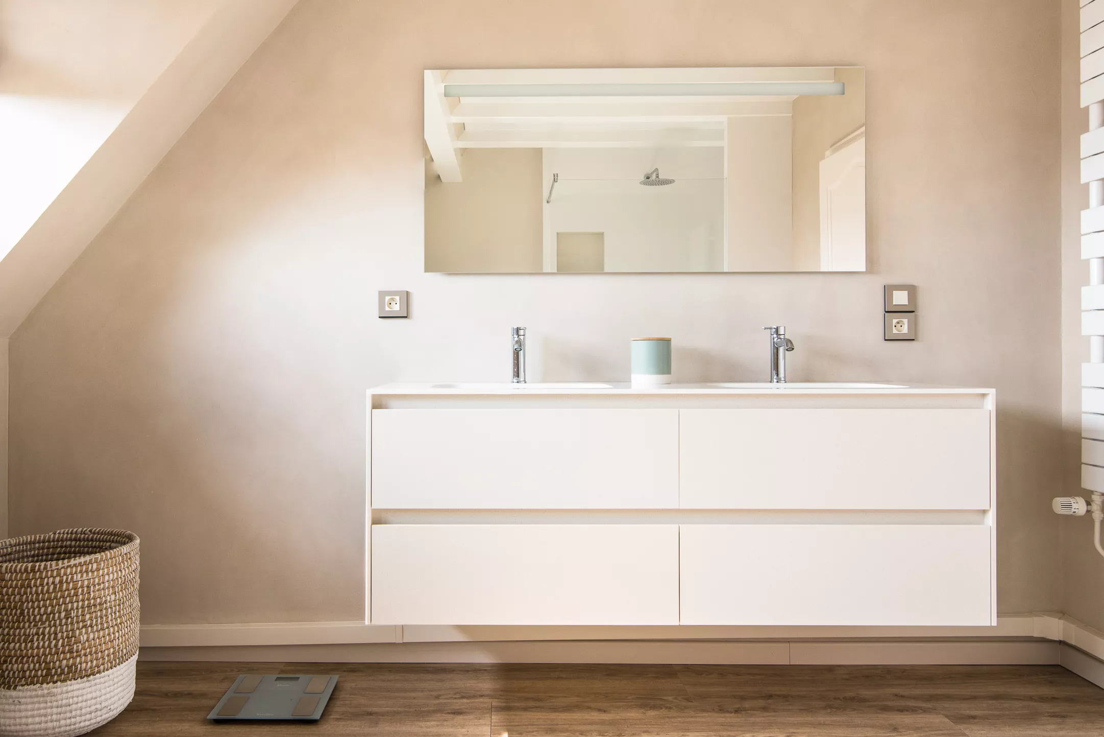 A refined bathroom in HIMACS exuding harmony and serenity