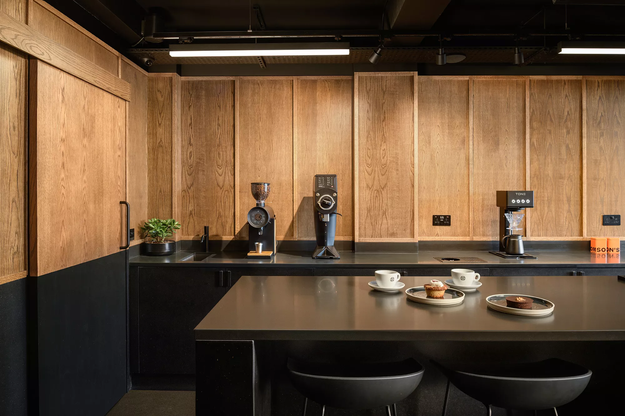 HIMACS gives Thomson’s Coffee HQ a rich and deep flavour, just like its coffee