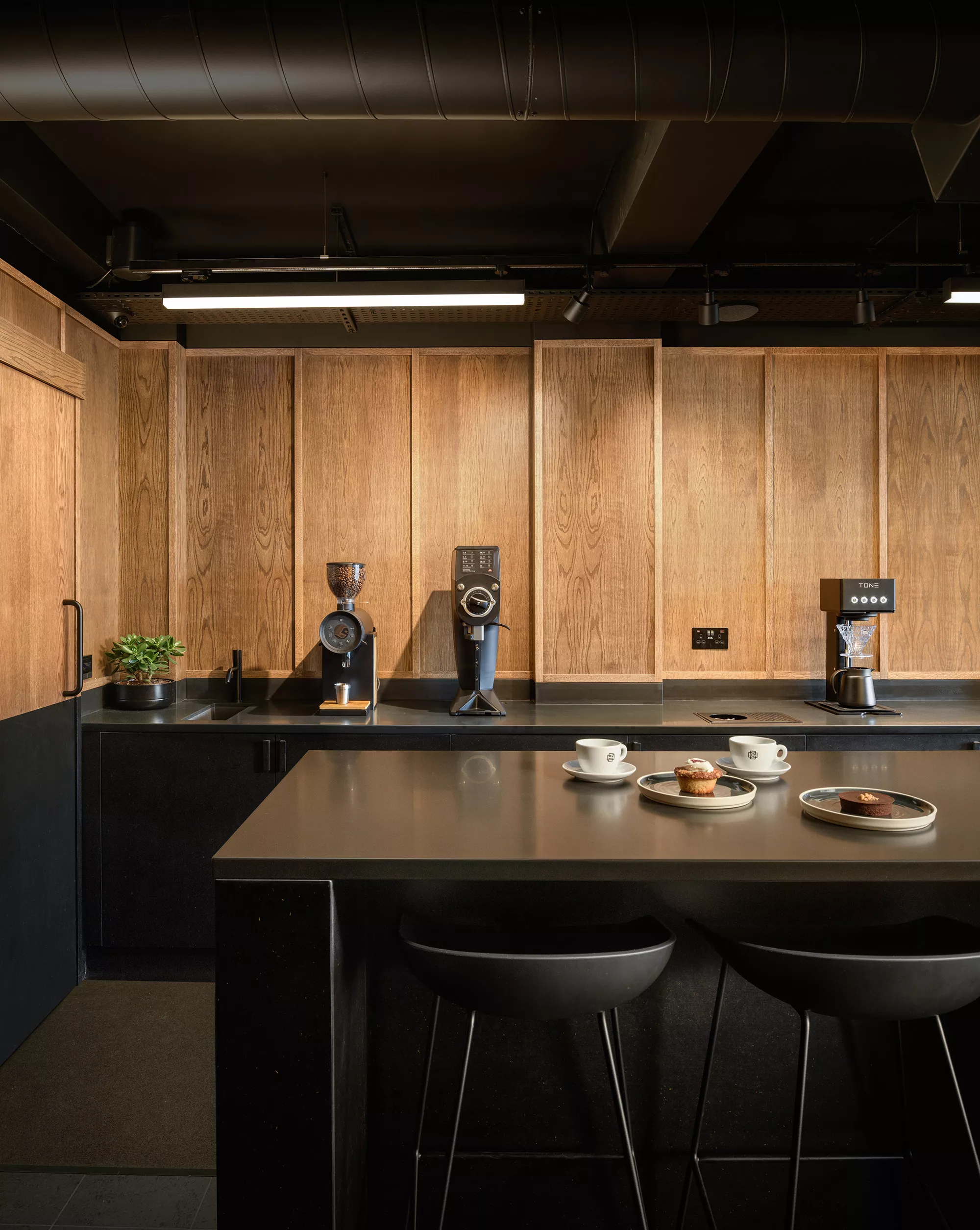 HIMACS gives Thomson’s Coffee HQ a rich and deep flavour, just like its coffee