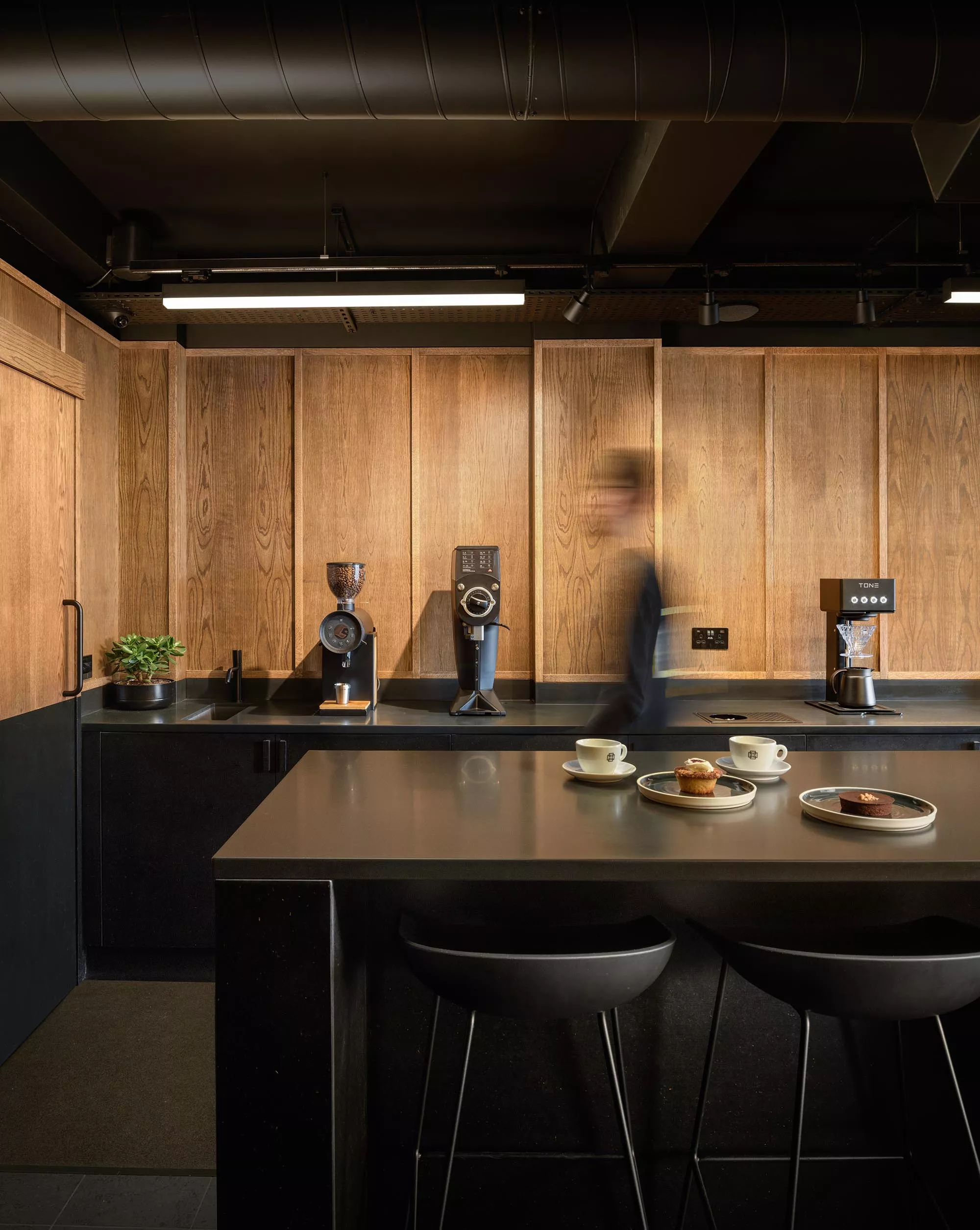 HIMACS gives Thomson’s Coffee HQ a rich and deep flavour, just like its coffee