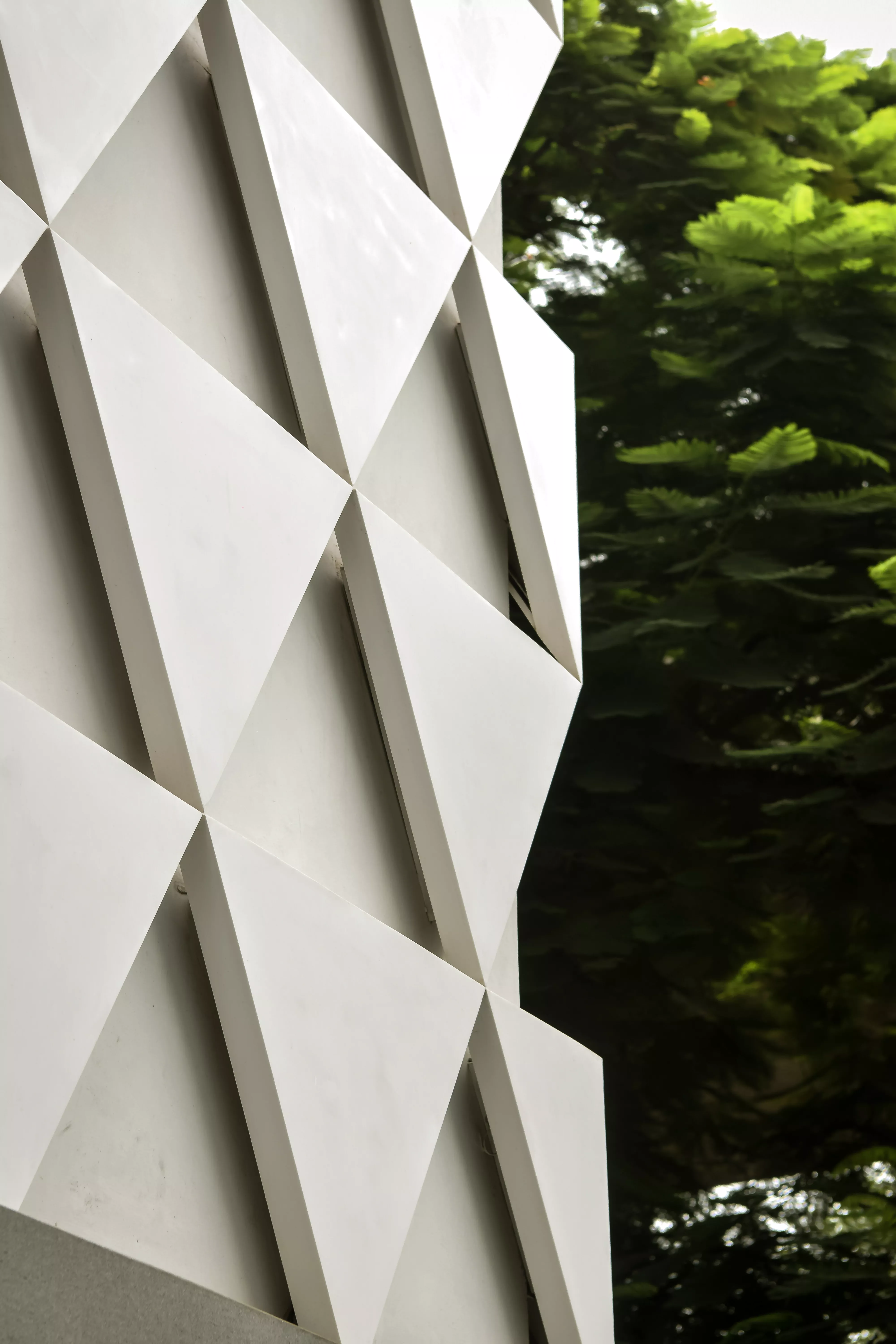 A sculptural, geometric façade made of HIMACS for JK House