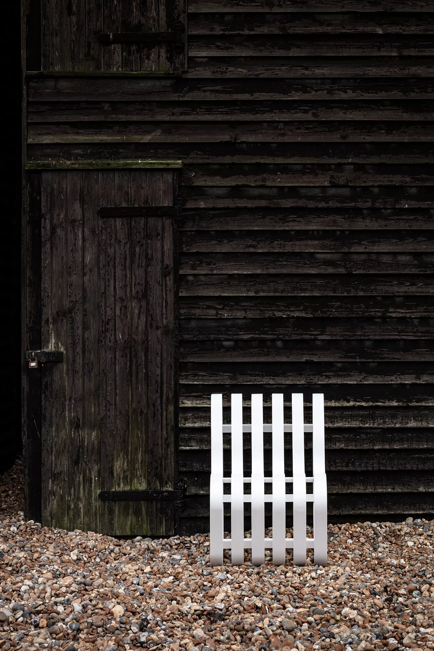 CURVE Outdoor: A light and airy HIMACS bench with flowing curves