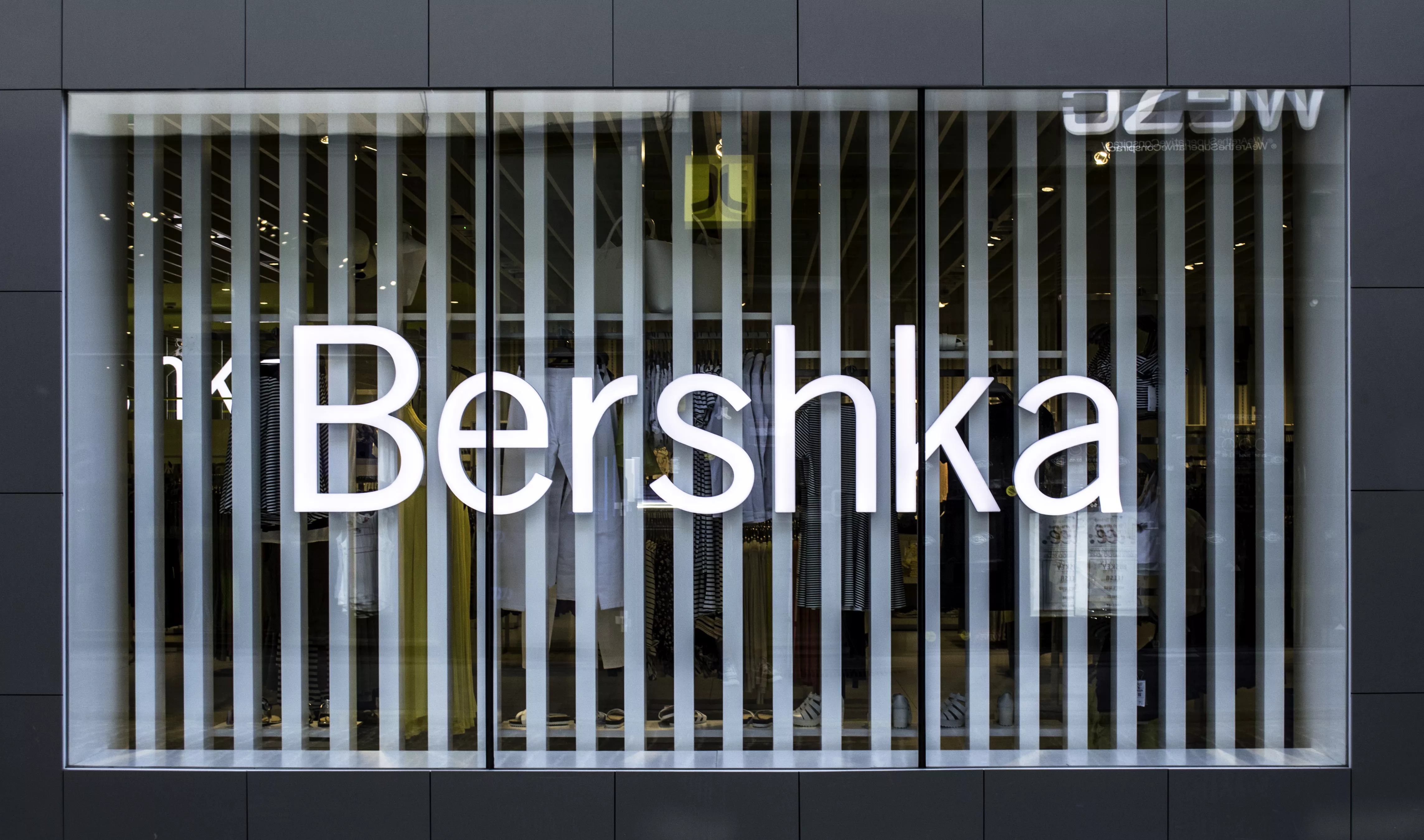 A HIMACS façade for Bershka