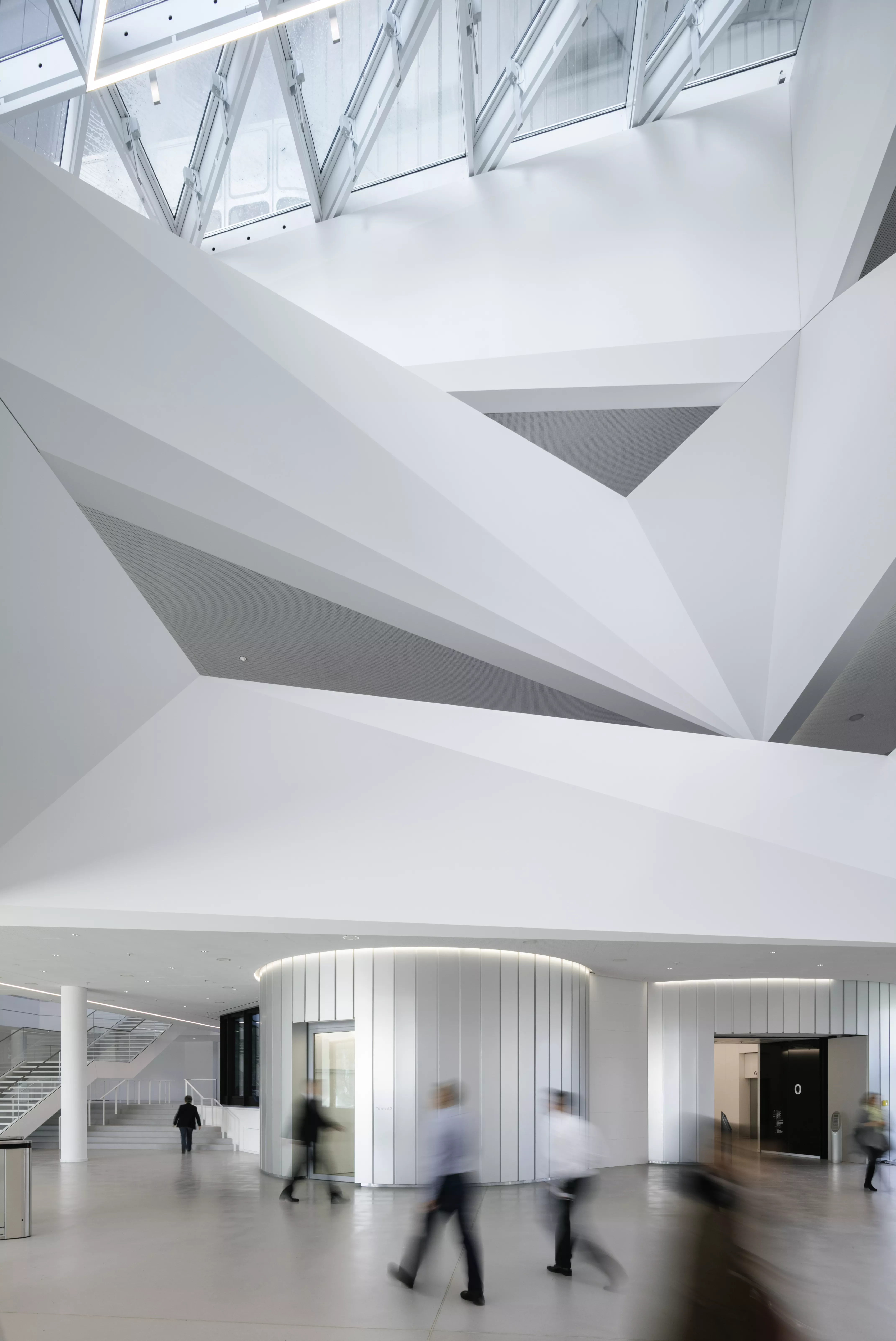 A new geometric dimension: The polygonal HIMACS structure in Munich's HVB-Tower