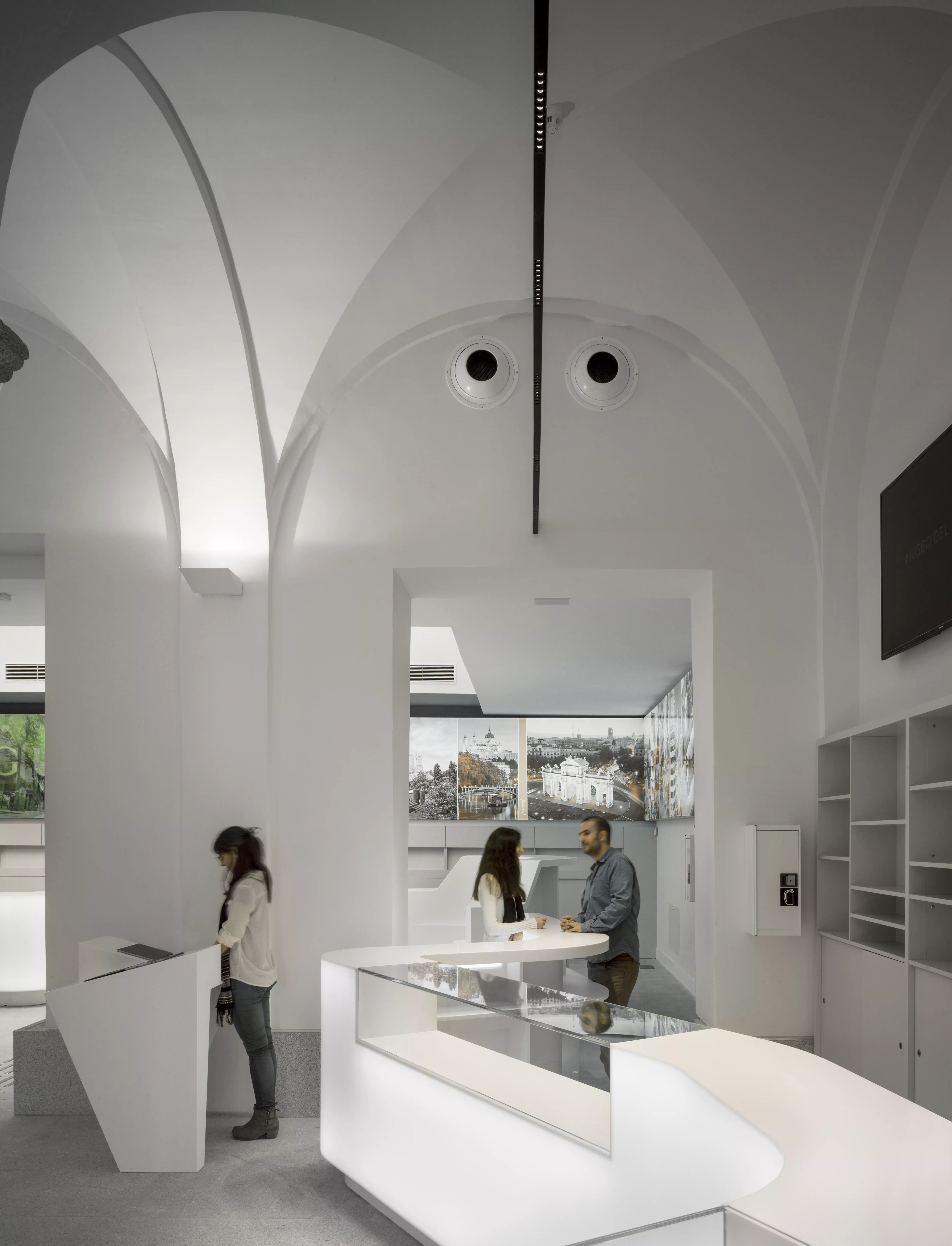 HIMACS: Redesign of the Tourist Office at Plaza Mayor in Madrid