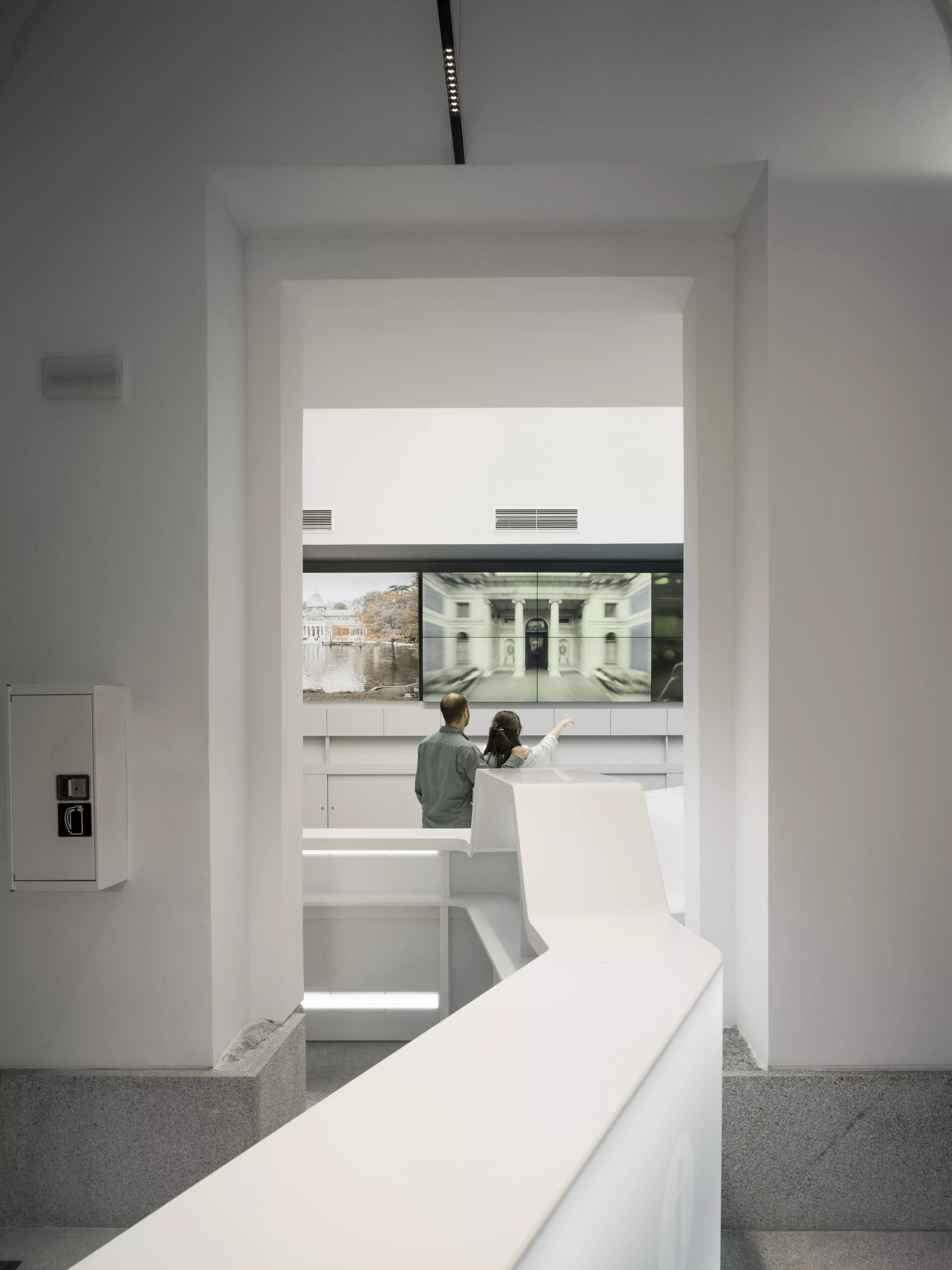 HIMACS: Redesign of the Tourist Office at Plaza Mayor in Madrid