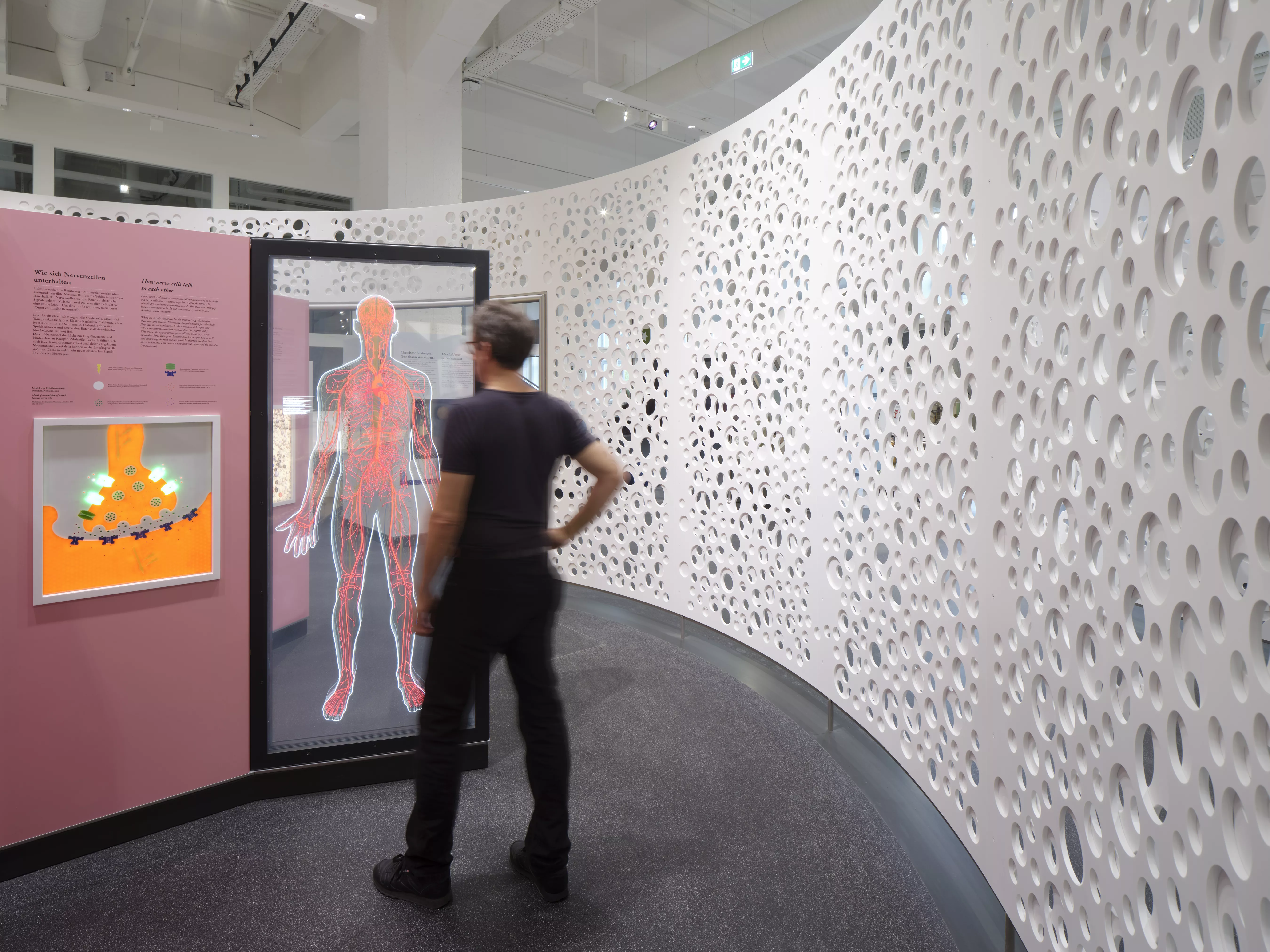 New exhibition at the Deutsches Museum uses high-tech HIMACS walls