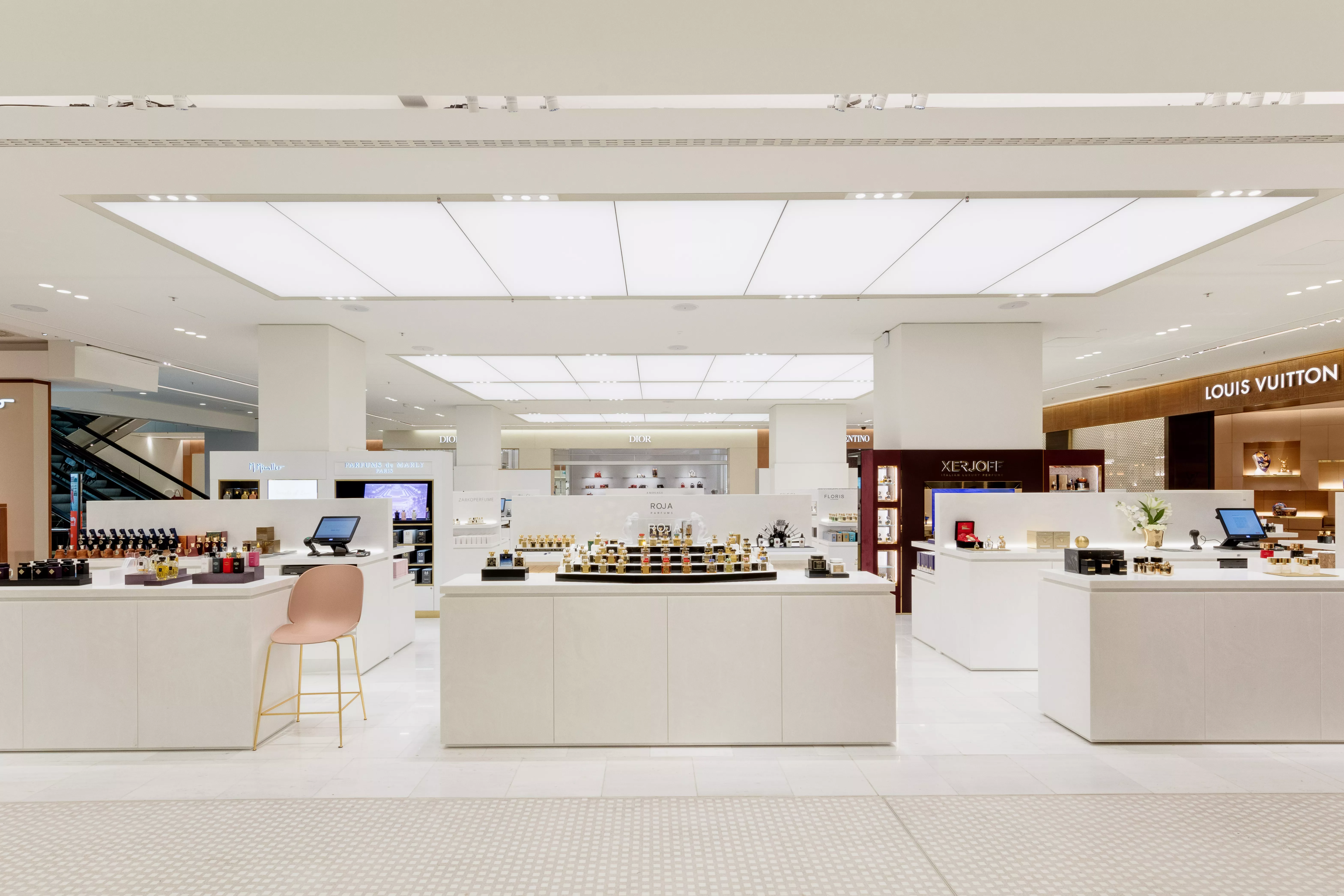 HIMACS and John Pawson bring back light to a beauty store in Germany