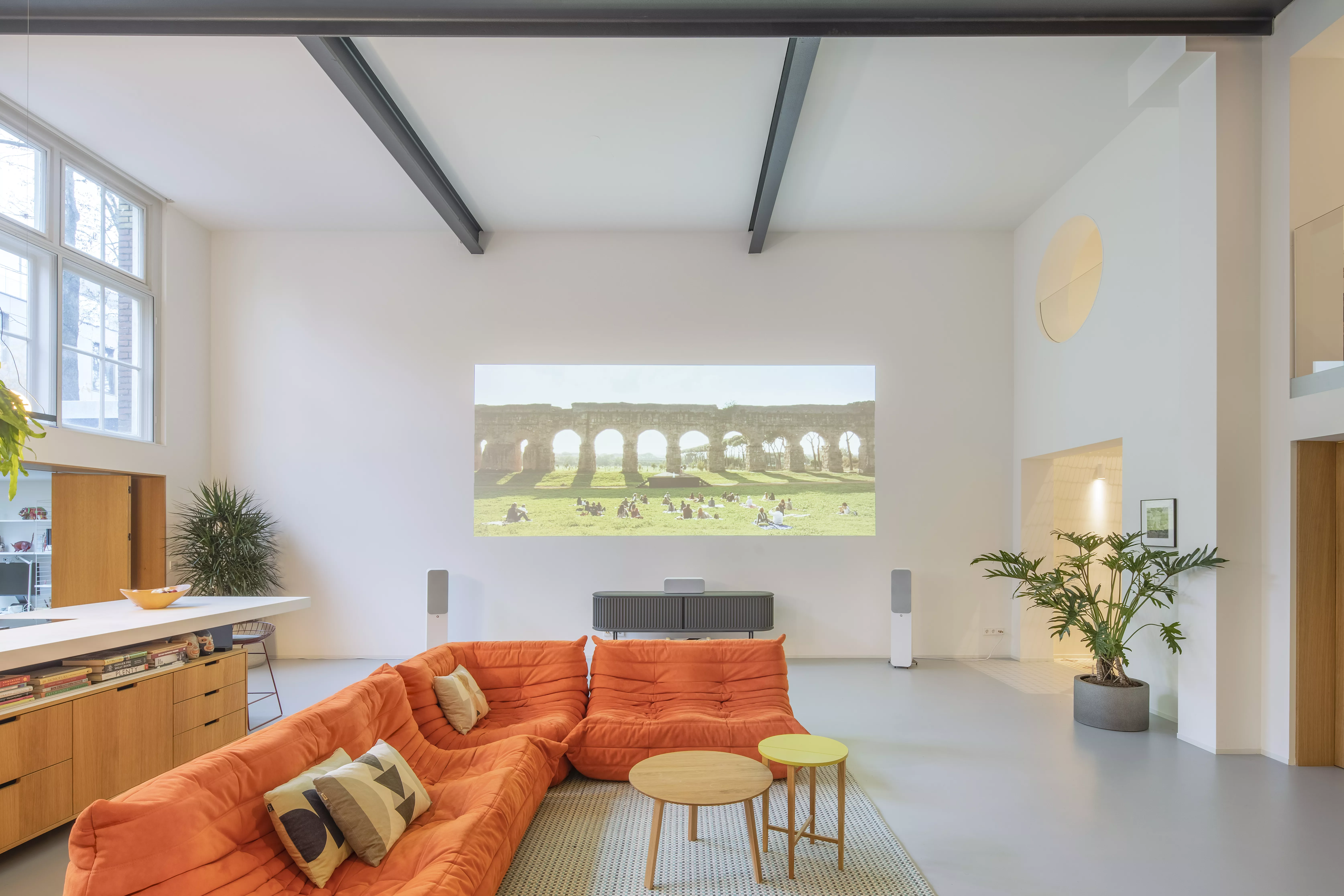 A bold HIMACS kitchen island as centrepiece of this spectacular loft